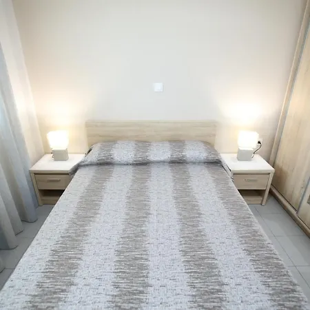 Deluxe Pavlidis *